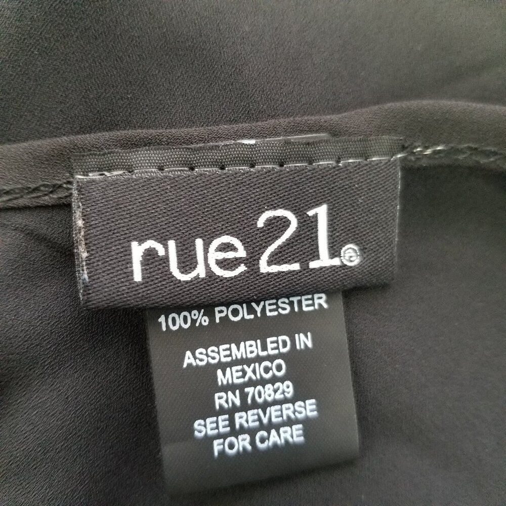 rue 21 Black Blouse Short Sleeve Women's M - Picture 2 of 5